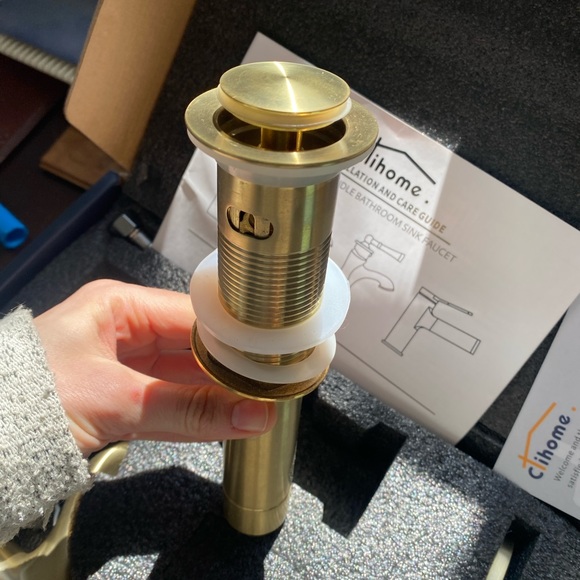 Bathroom sink faucet- single handle, brushed gold-new in box-Clihome - Picture 6 of 15
